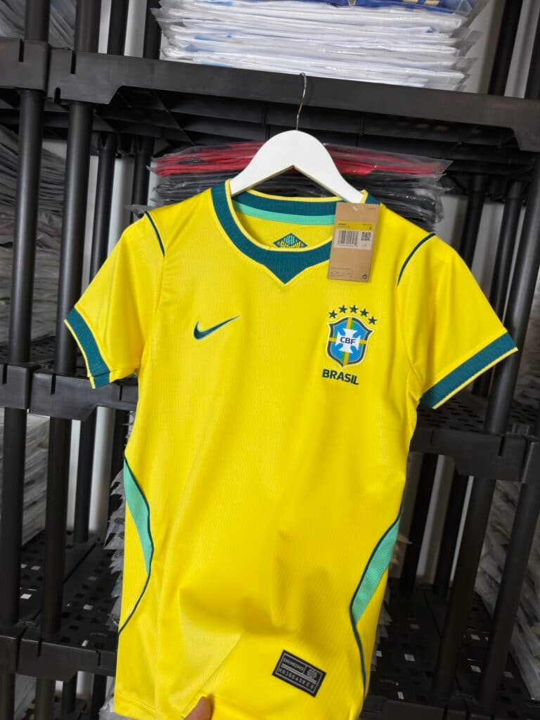 Camisa Brasil Amarela Versão Torcedor Feminina (veste pequeno)